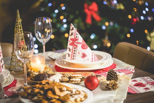Dekoracja świątecznego stołu – o czym warto pomyśleć już teraz?